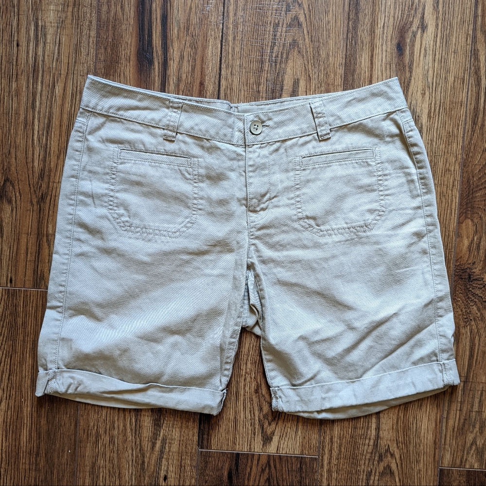 Ann Taylor LOFT kahki shorts